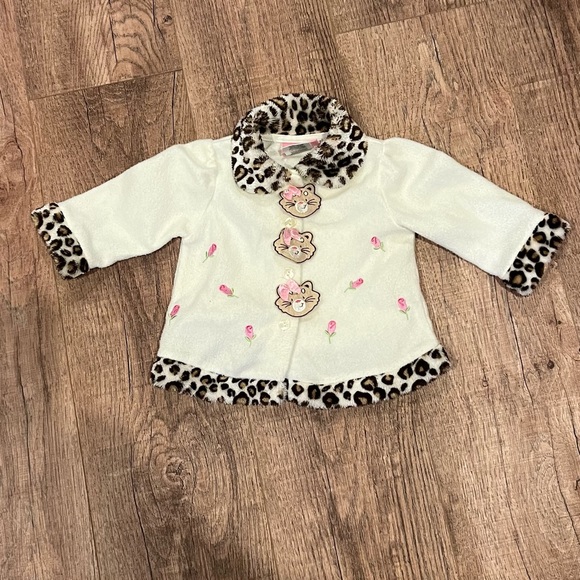 ❤️2/$15❤️5/$25❤️ YOUNG HEARTS | ivory/leopard trim fleece button up jacket - Picture 1 of 2